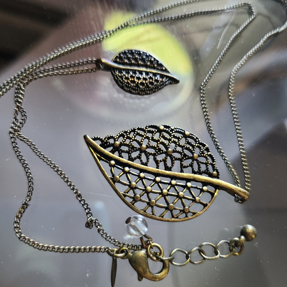 Leaf bracelet and necklace set